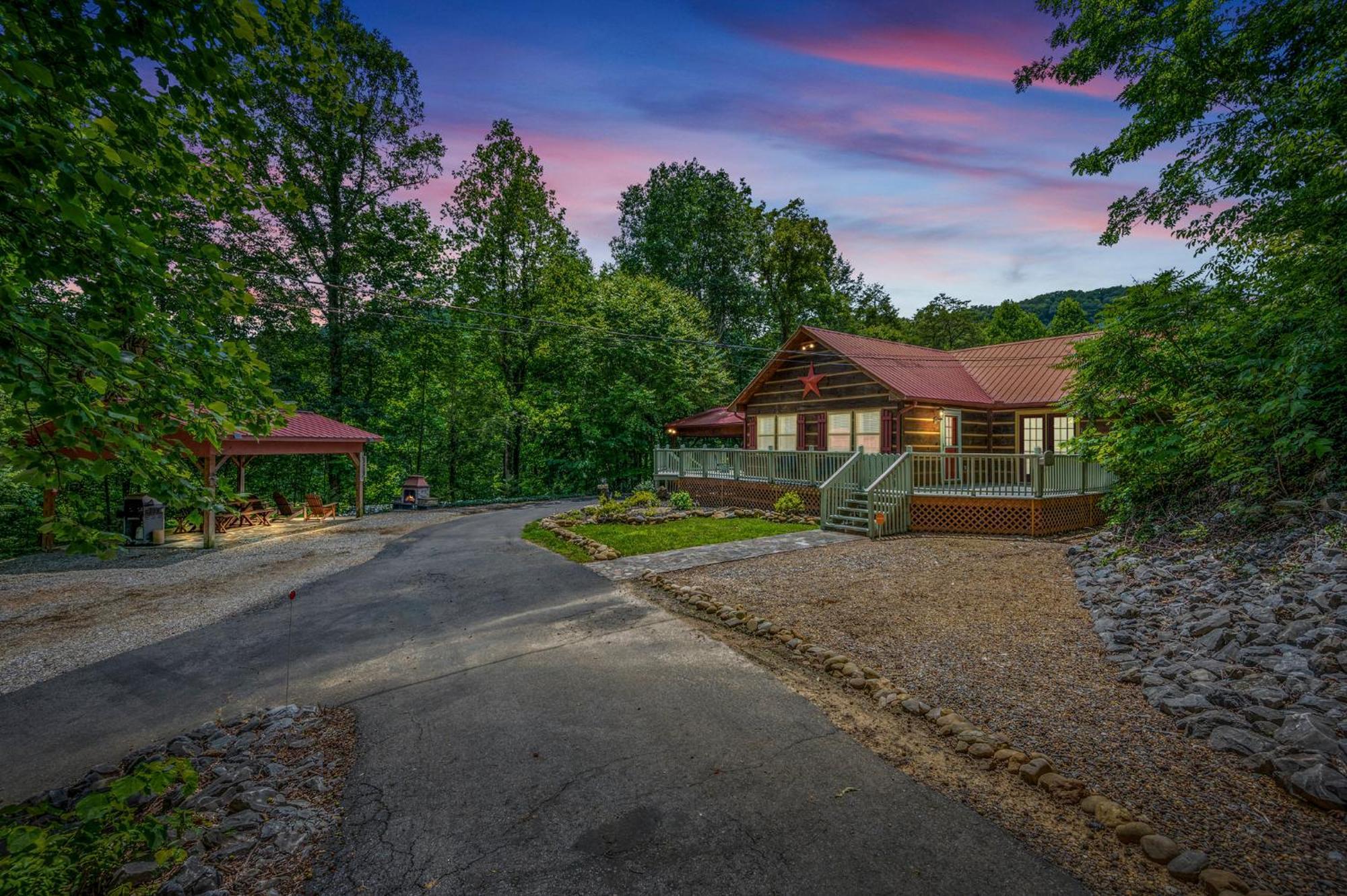 Cozy Bear Cabin Villa Cosby Exterior photo