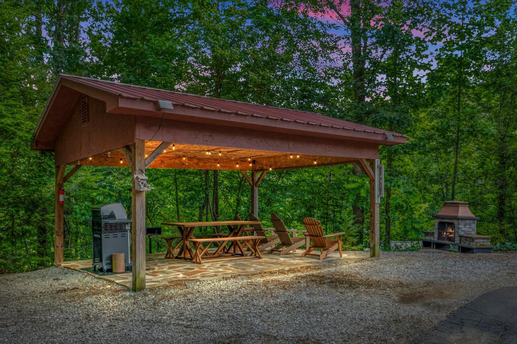 Cozy Bear Cabin Villa Cosby Exterior photo